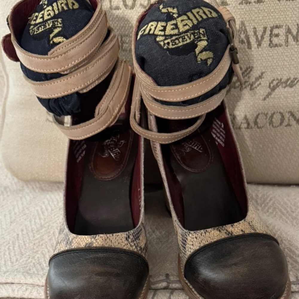 Freebird Women's Snakeskin and Black Heeled Shoes size 9 - Picture 2 of 7